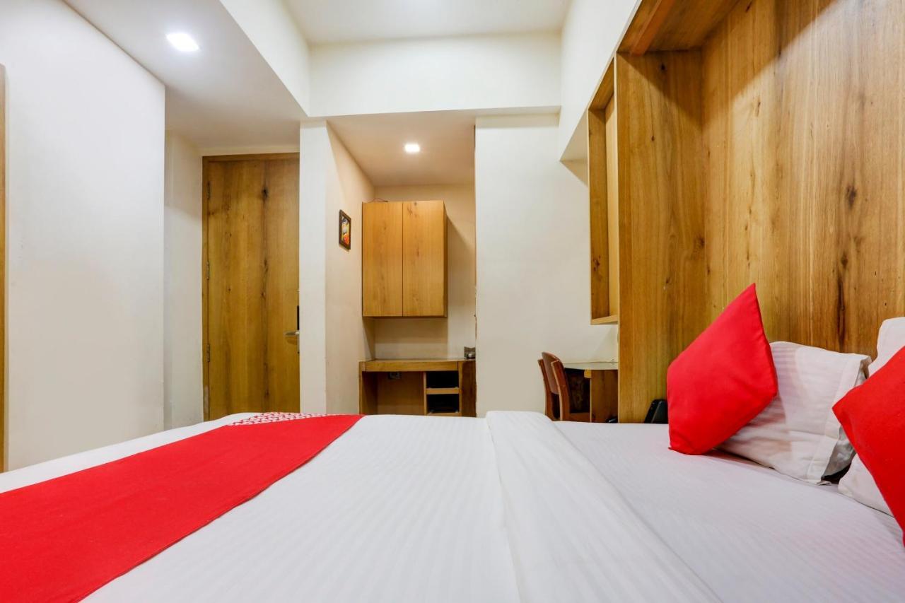 Oyo 81549 Hotel Elegance Nx Мумбаї Екстер'єр фото